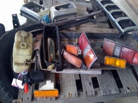 1982 TOYOTA TRUCK, GRAY, STD. CAB, 2.4L. MT. 4WD.   Z26338